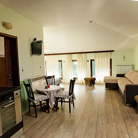 Ξενοδοχείο Vlahvi's House 2*